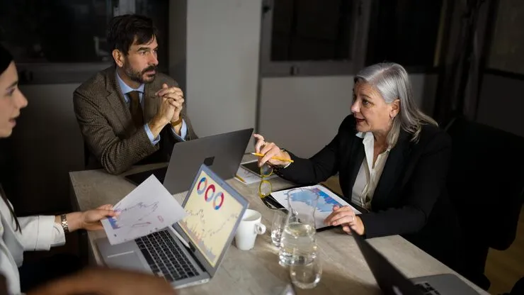 Expert Negotiation and Deal Structuring