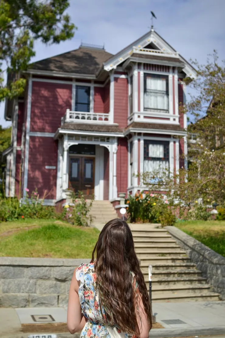 Woman viewing Victorian property in Reading residential property sourcing services